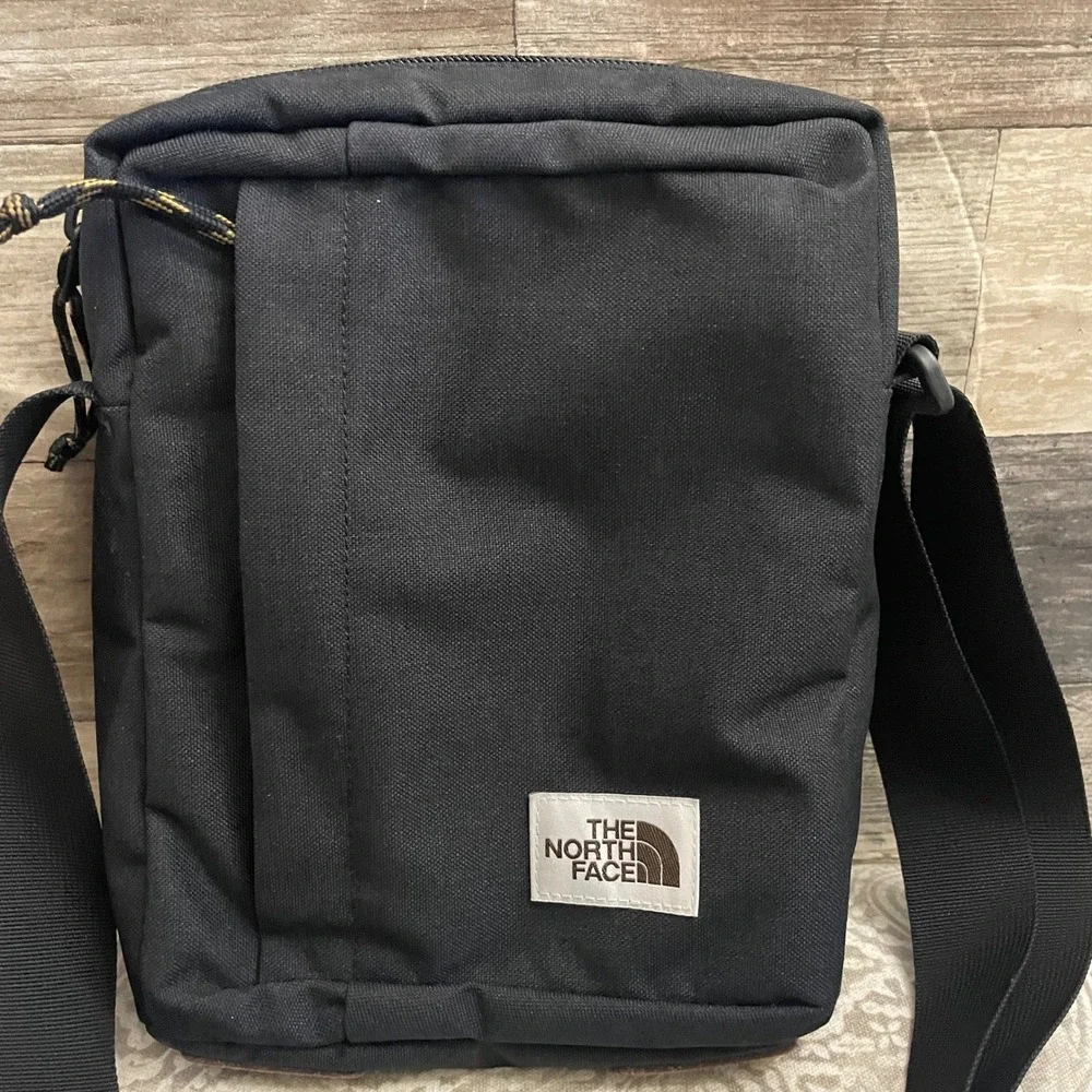 The North Face Bardu Crossbody Shoulder Bag Black Messenger Travel Pouch
